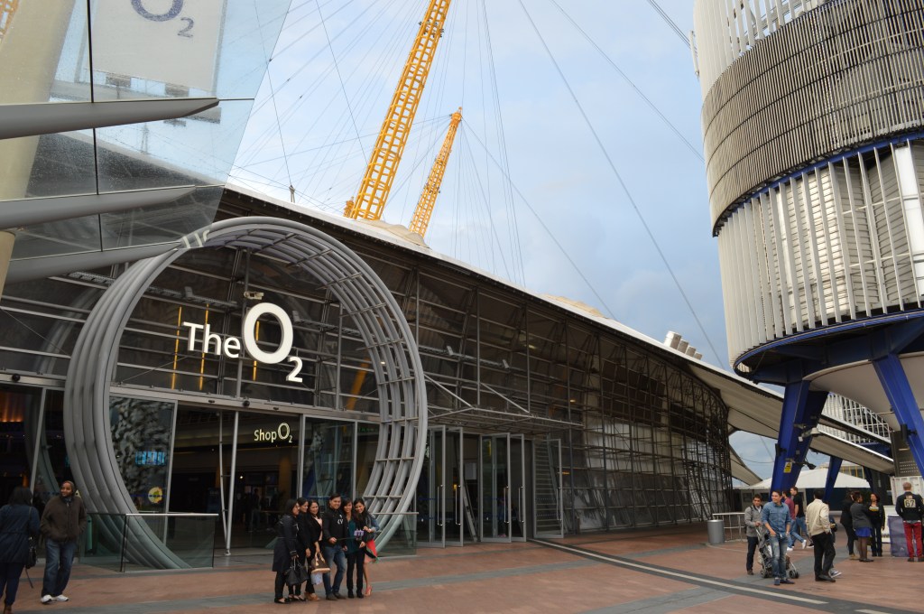Pagando un biglietto di ben 33£ è possibile scalare l'O2.