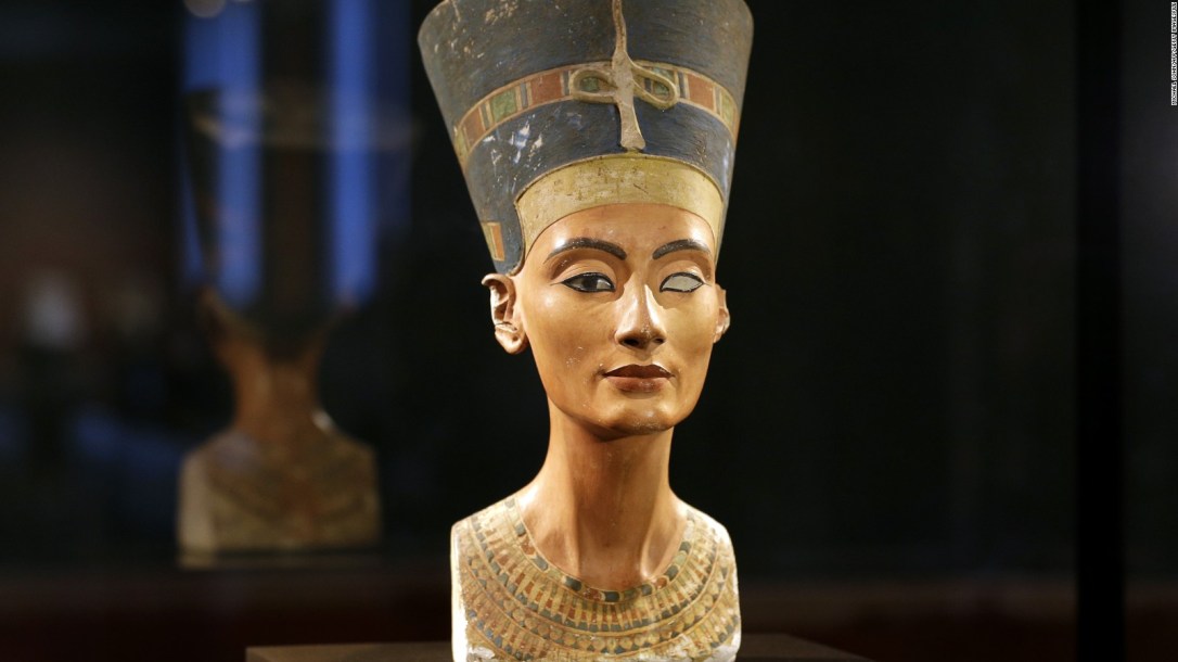 150811151840-nefertiti-bust-full-169