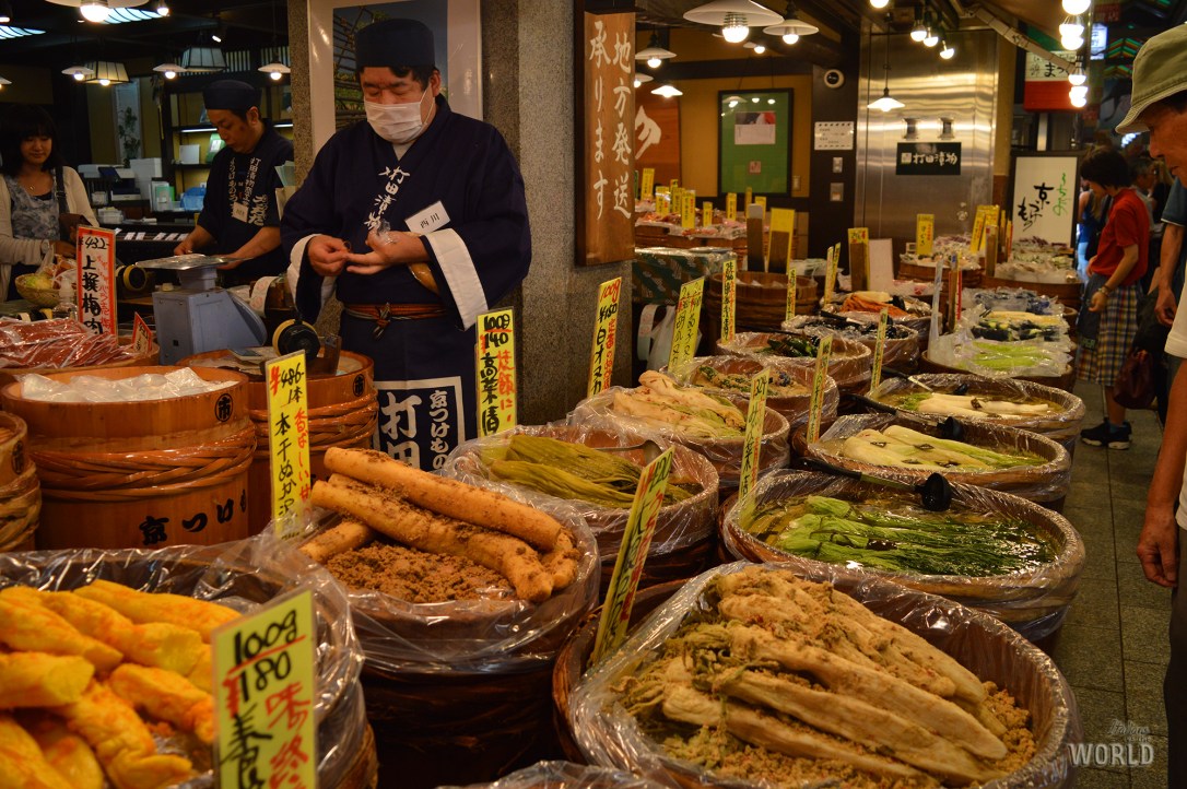 nishiki-market-vegetables
